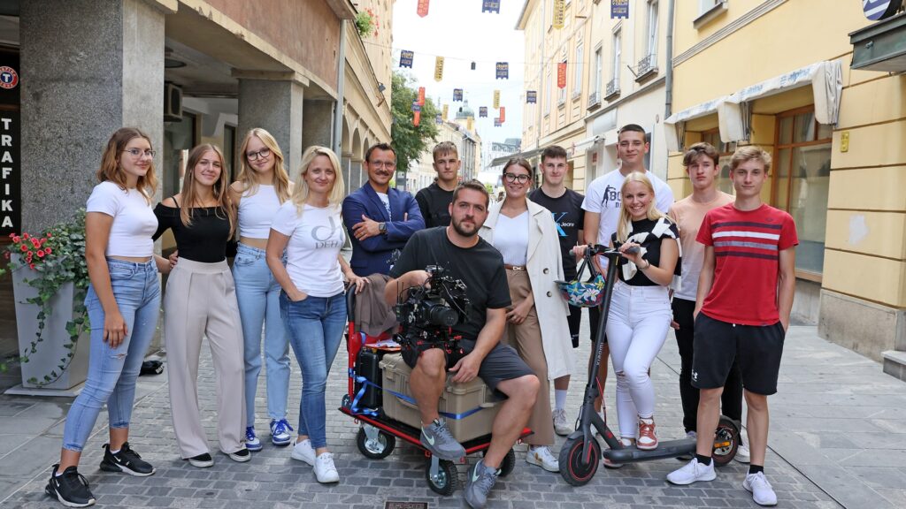 Dejmo se videt - Od šolskih hodnikov do mestnih ulic​